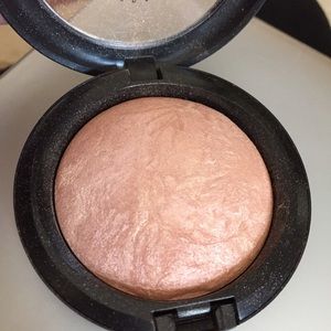 MAC Mineralize Skin Finish in "By Candlelight"
