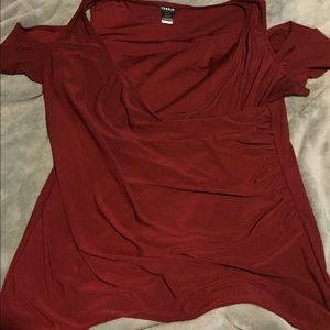 **Torris cold shoulder top