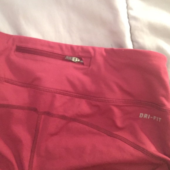 Nike maroon running crop - Picture 3 of 4