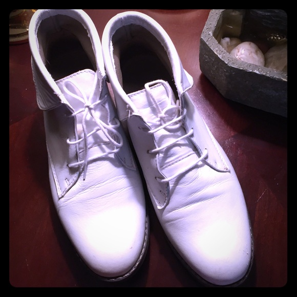 Steve Madden white leather booties