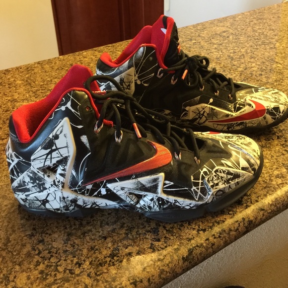 Nike Shoes - Lebron James graffiti sneakers shoes men's 10