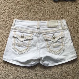 White jean Miss Me shorts
