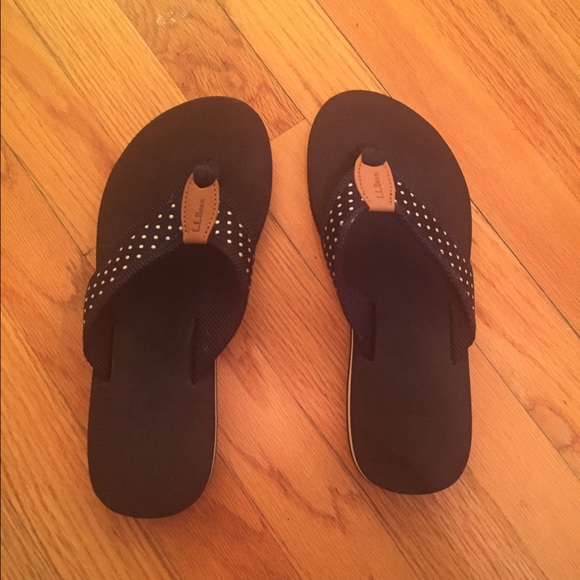 size 8 navy flip flops