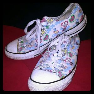 White converse with print