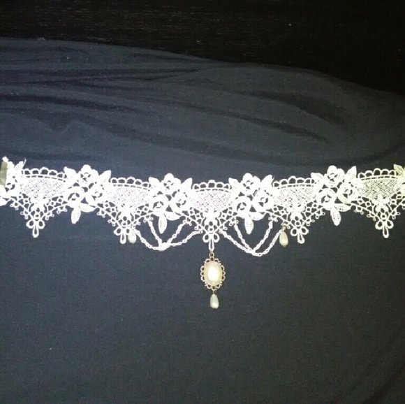 White lace lolita choker