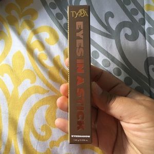 Tyra beauty eyeshadow