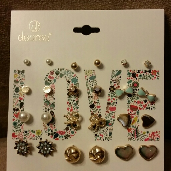 Decree earrings set