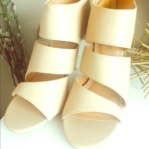 Never worn nude wide strap heels