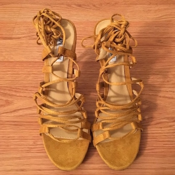 "Kimberly" Yellow Strappy Heel - Picture 3 of 3