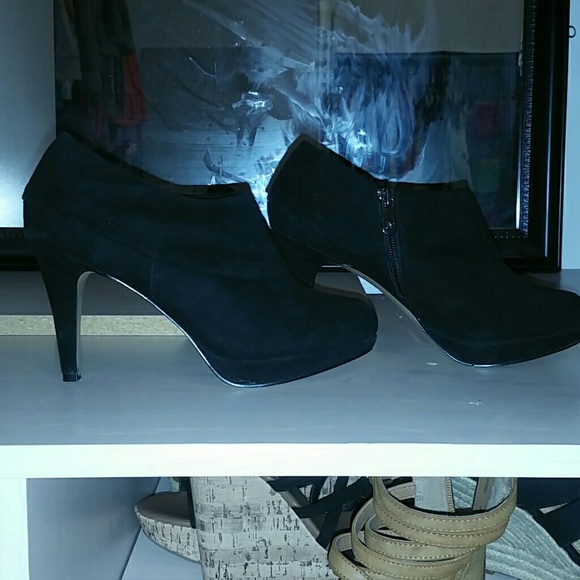 black heeled ankle booties - Picture 3 of 4