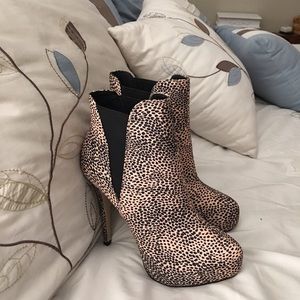 Cheetah bootie heels Size 8
