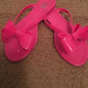 Hot pink bow flip-flop