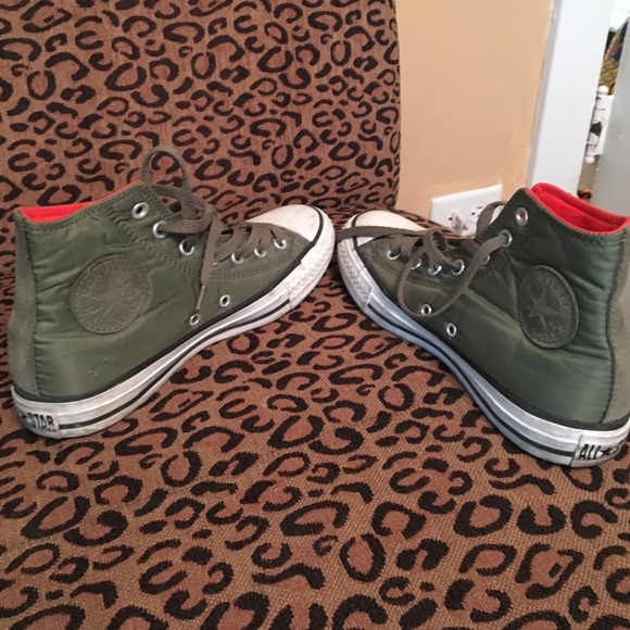 Olive green converse size 6 men (8 women)