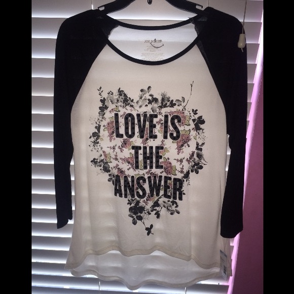 BNWT. T-shirt. long sleeve Never worn!