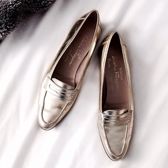LAST CHANCE Gold Italian Leather Ferragamo flats