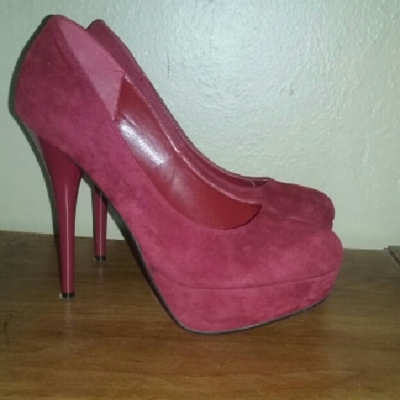 Red pumps - Picture 2 of 4