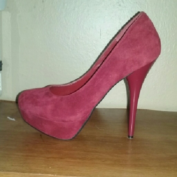 Red pumps - Picture 4 of 4