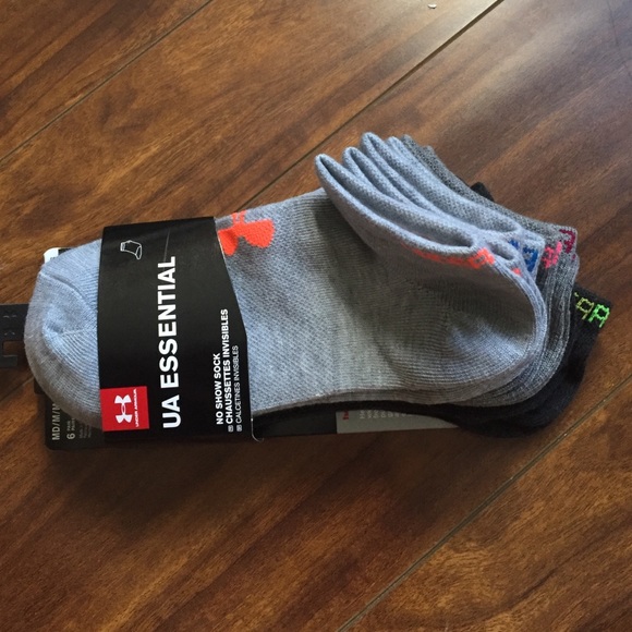 6 pair M under armor no show socks