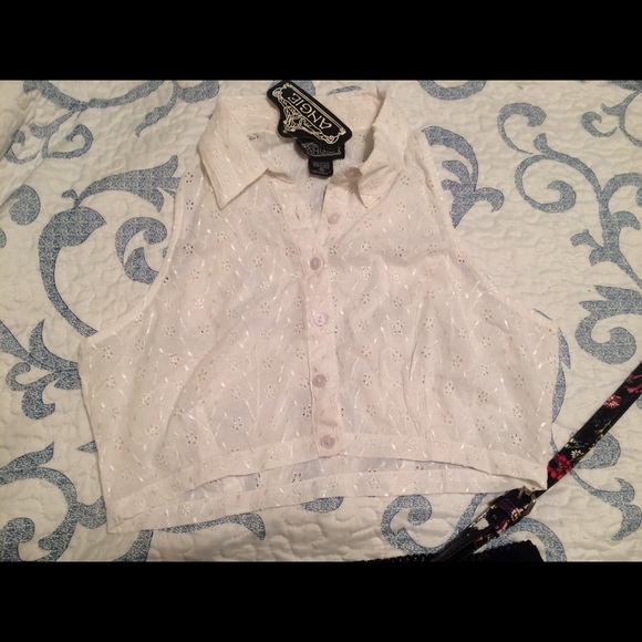 Crop top white eyelet blouse. NWT