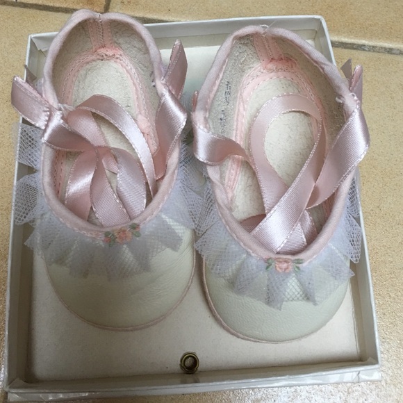 Mrs. Winter's baby shoes. All leather NIB