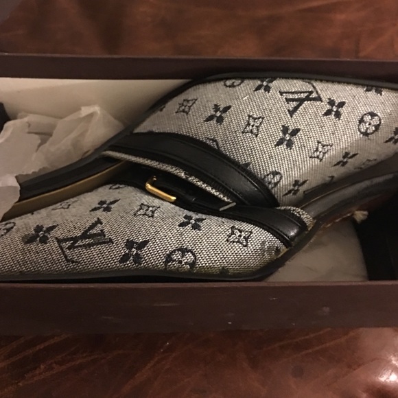 Shoes - Picture 2 of 4