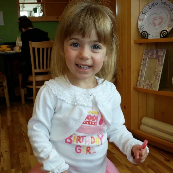 Meet your Posher, Laura