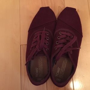 TOMS Maroon Wooly Lace Up