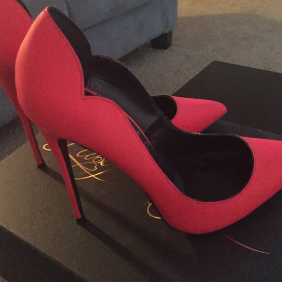 Red pumps size 8.5