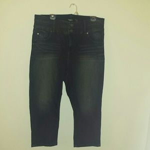 Torrid capri dark wash jeans