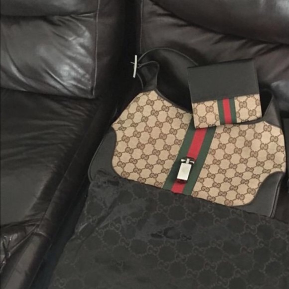 Gucci purse with wallet 100%real came from Gucci