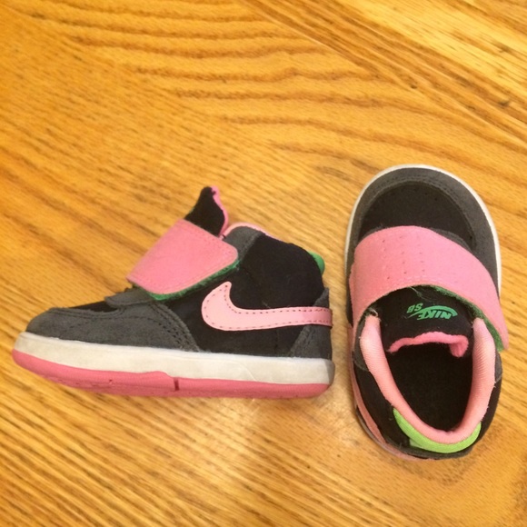 Infant Nike shoes size 3c