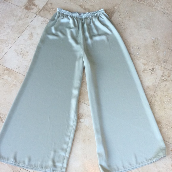 Four Piece Palazzo Pant Set! - Picture 4 of 4