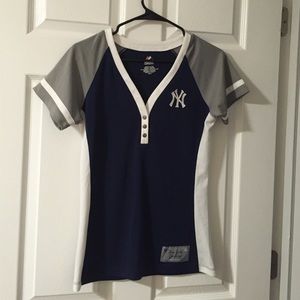 Women's Yankees Shirt