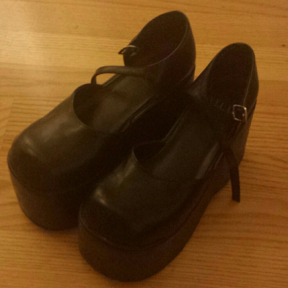 N.y.l.a platform shoes