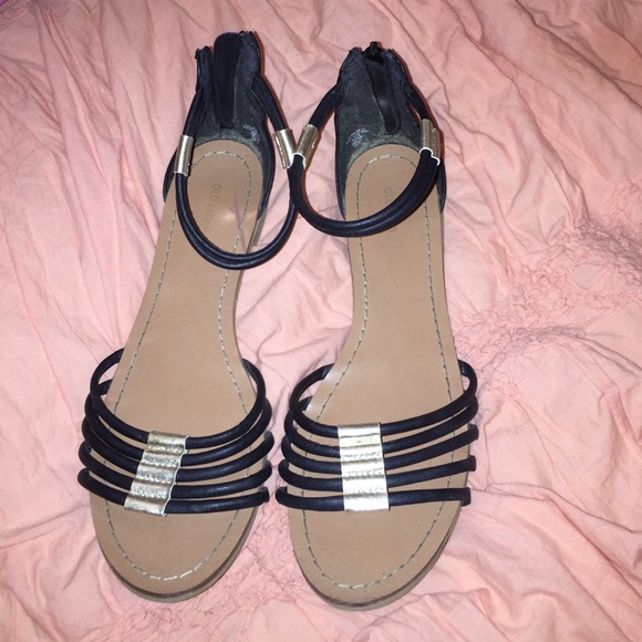 Black gold gladiator sandals old navy size 9