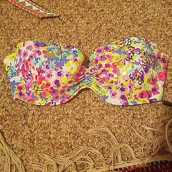 Victoria Secret bathing suit top 32c w straps