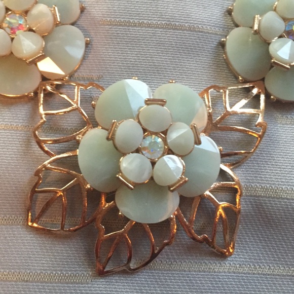 Flower Statement Necklace - Picture 2 of 2