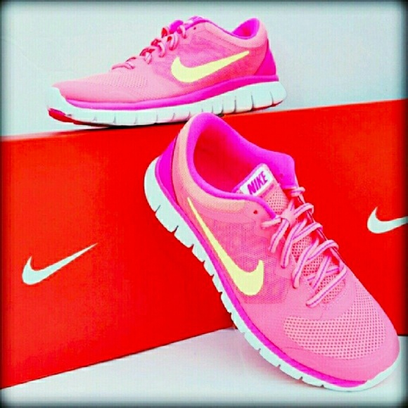 20%/2+🚨LAST CHANCE-NIB Nike Girl5 Running Sneaker - Picture 2 of 4