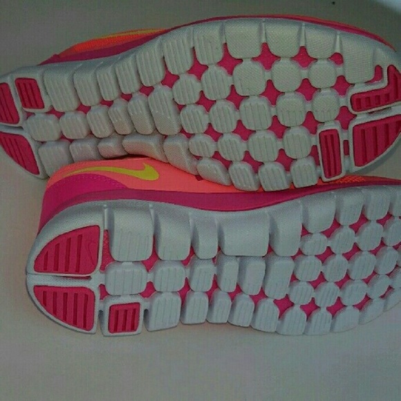 20%/2+🚨LAST CHANCE-NIB Nike Girl5 Running Sneaker - Picture 3 of 4