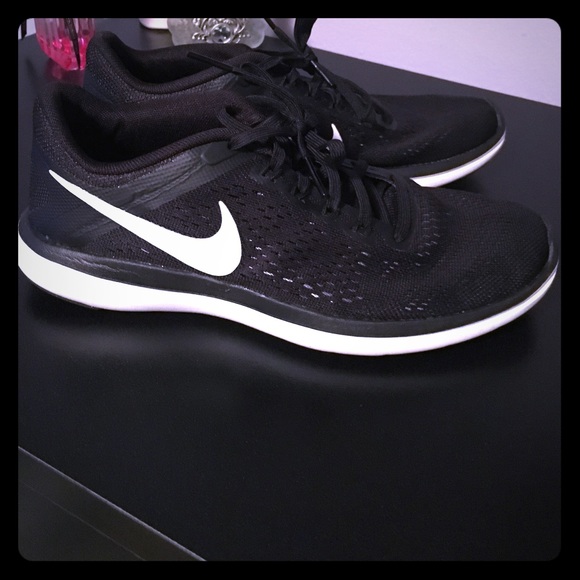 Nike Shoes Size 7 - image 1