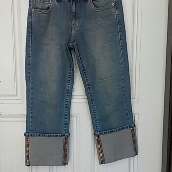 SALE SUNDAY!!! Gorgeous Capri Jean pant.