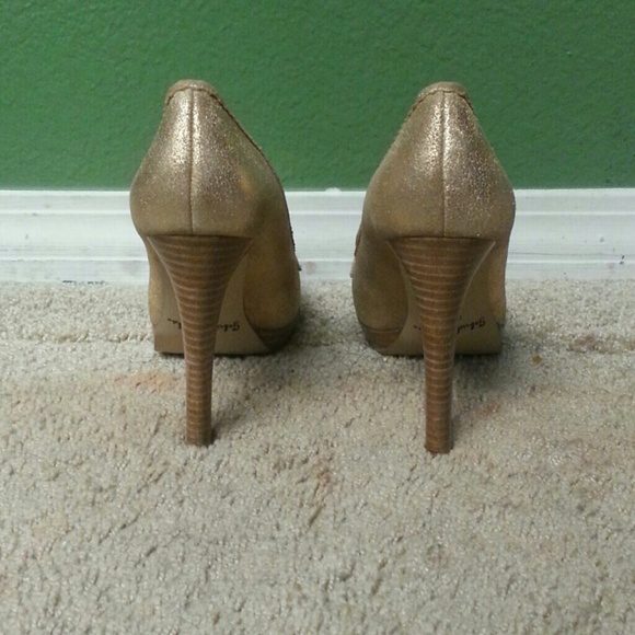 ❤️ GOLDEN SHOES ❤️ COLLECTION LUXURY GOLD COLOR SHOES (NWOT) . - Picture 3 of 3