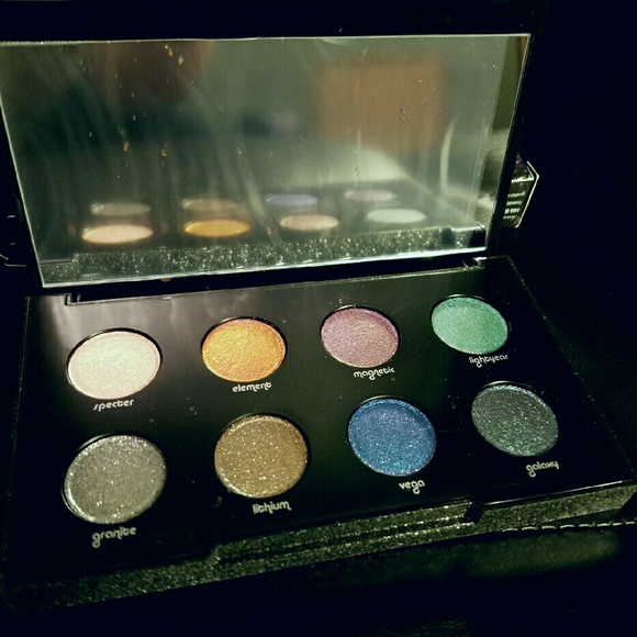 Urband Decay Moondust Eyeshadow Palette