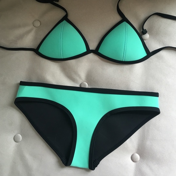 UNWORN TRIANGL BIKINI