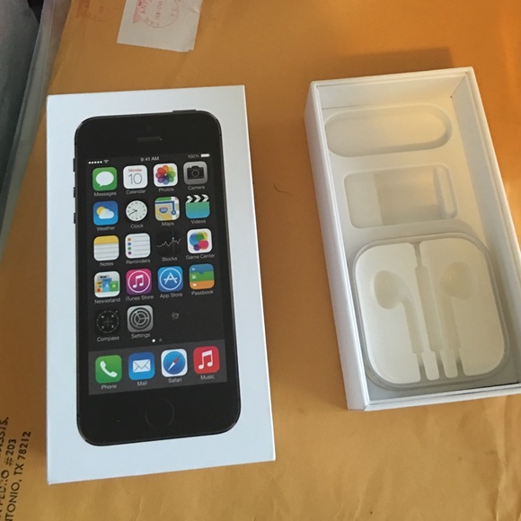 iPhone 5s box and ear plug box