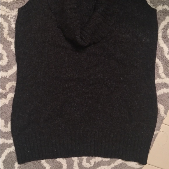 MIMI MATERNITY SLEEVELESS SWEATER ~ NWOT - Picture 3 of 3