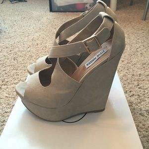 Steve Madden wedges in xternal bone