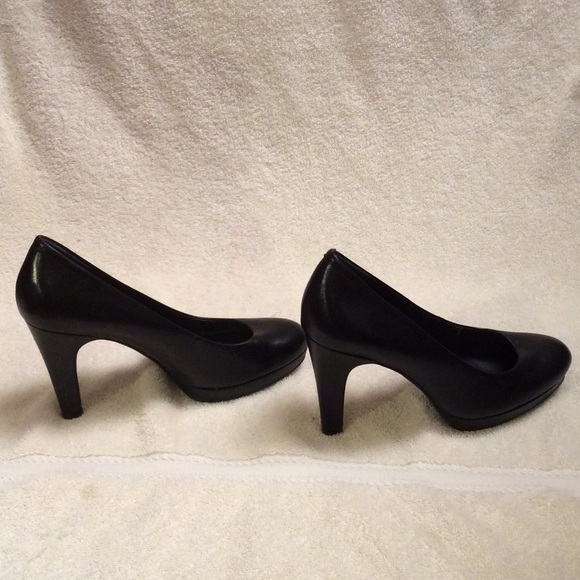 Black Bandolino Pumps