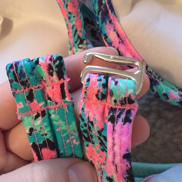 Bikini - Picture 3 of 3