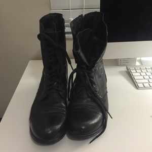 Steve Madden black troopa boots